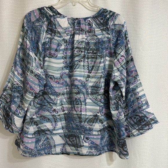 New Directions PXL print top - Picture 2 of 9